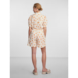 PIECES PIECES dame shorts PCADDI Restudsalg Cloud Cream FLAME ORANGE DOTS