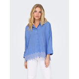 ONLY ONLY dame skjorte ONLGRACES Shirt Blue Bonnet BRIGHT WHITE EMB.