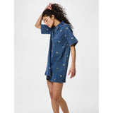PIECES PIECES dame kjole PCFLORA Dress Medium Blue Denim WHITE FLOWER EMBROIDE