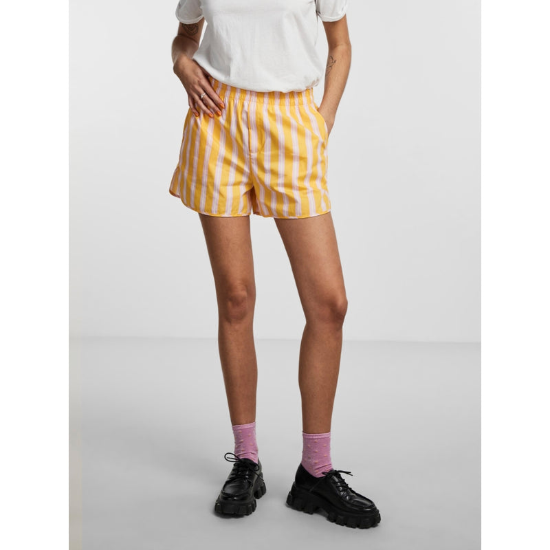 PIECES PIECES dame shorts PCLETTY Shorts Banana With stripes